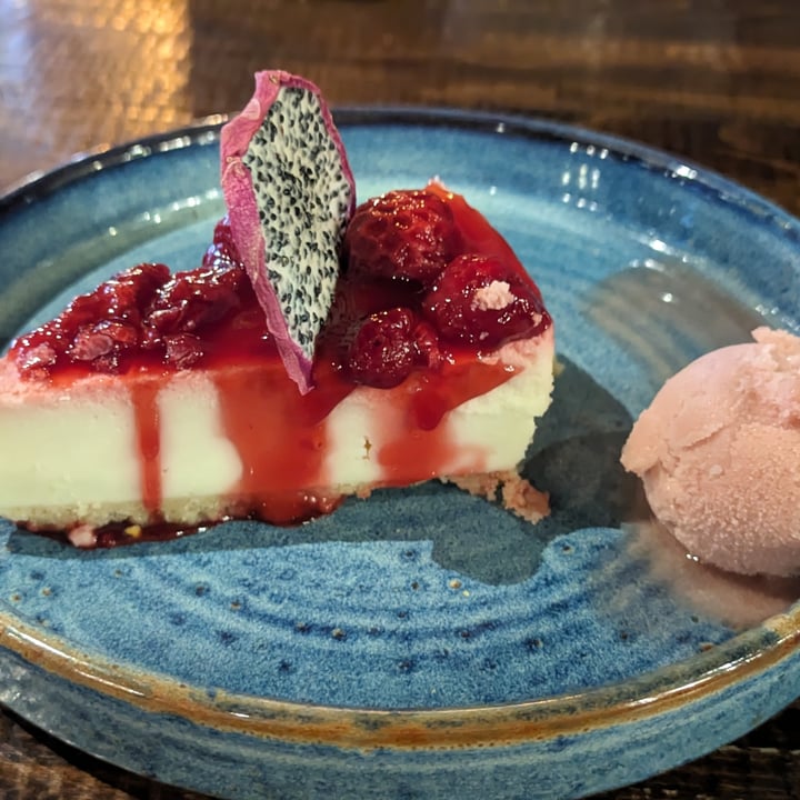 photo of Zizzi Vegan Strawberry Cheesecake shared by @franzepam on  03 Mar 2024 - review