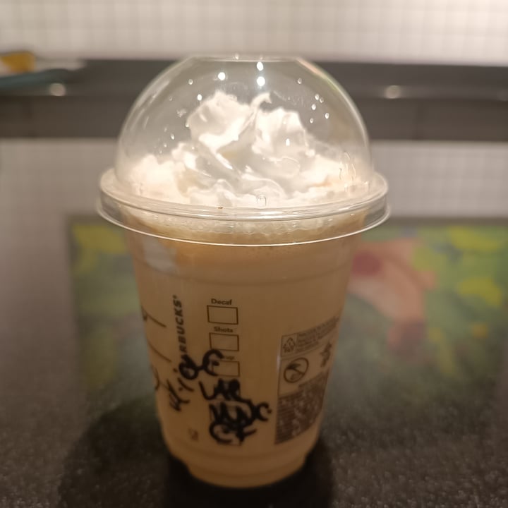 photo of Starbucks Árkád caramel frappuccino (veganized) shared by @flowvegan on  15 Jun 2024 - review