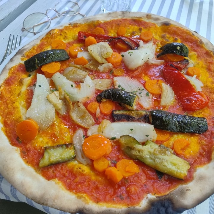 photo of Bar Ristorante La Mamma pizza vegetariana shared by @vanessaaa on  28 Sep 2025 - review