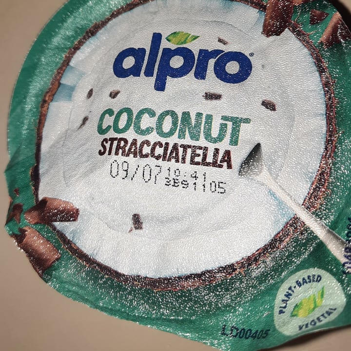 photo of Alpro yogurt coconut stracciatella shared by @yunachan on  28 Jun 2024 - review