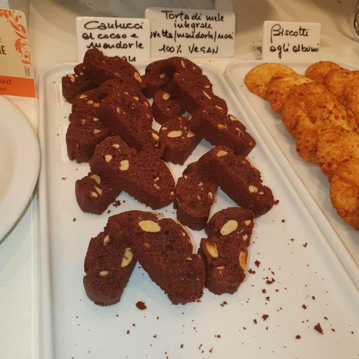 photo of Hotel Ungheria Varese 1946 Cantucci Vegan Al Cacao shared by @zianena on  22 Sep 2025 - review