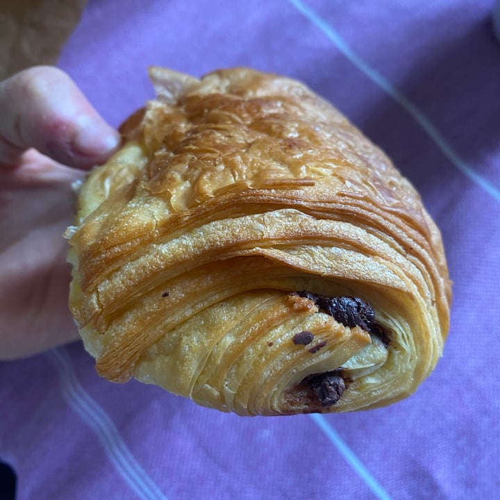 photo of VG Pâtisserie - Pâtisserie Végétale Pain Au Chocolat shared by @veganfuorisede on  09 Mar 2024 - review