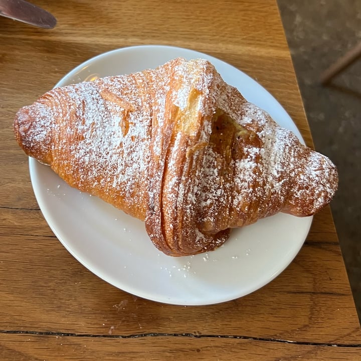 photo of FREA Bakery croissant pistacchio shared by @pltlsn97 on  10 Sep 2023 - review