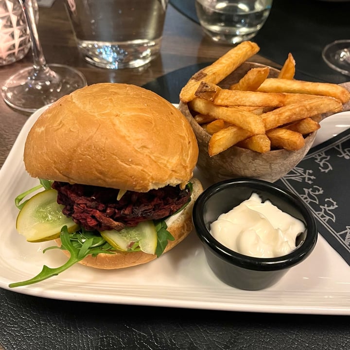 photo of Wild Food Restaurant Rukan Kuksa Beetroot and lentil burger shared by @lilimei2000 on  21 Feb 2024 - review
