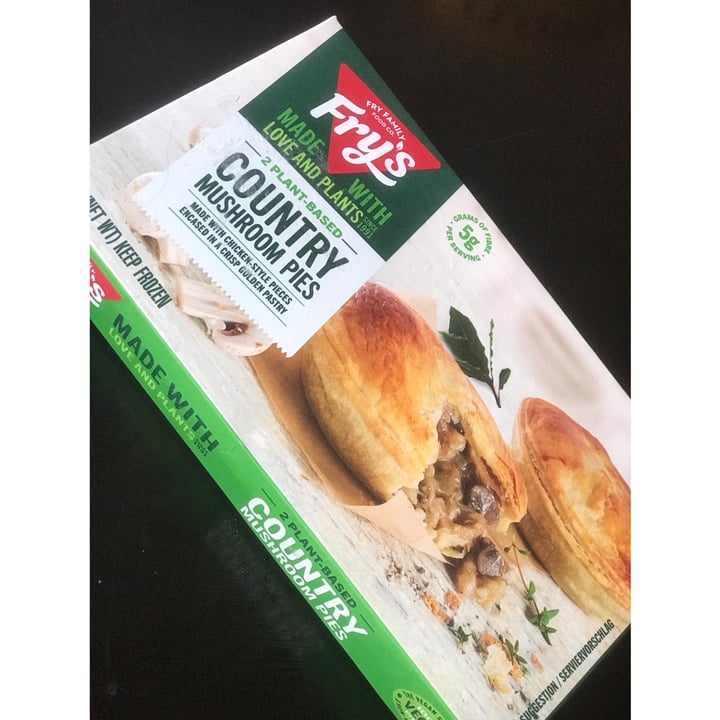 photo of Fry's Family Food Chicken Style Country Mushroom Pie shared by @ashantiwhitney on  01 Sep 2023 - review