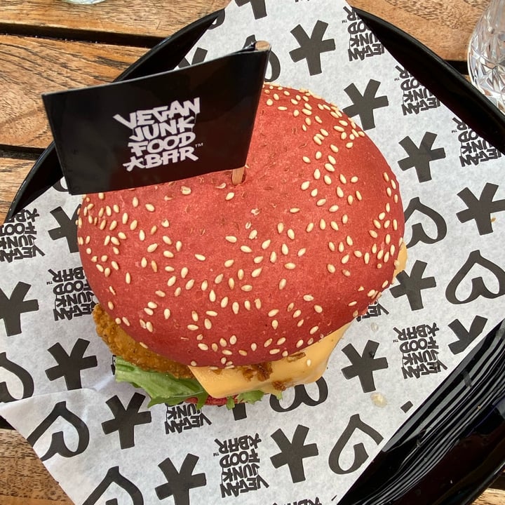 photo of Vegan Junk Food Bar Daddy burger shared by @alltingarnej on  16 Sep 2023 - review