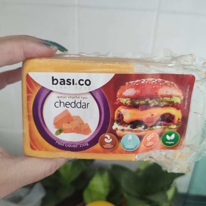 photo of Basi.co Queijo chedar vegano shared by @carolyassis on  09 Mar 2024 - review