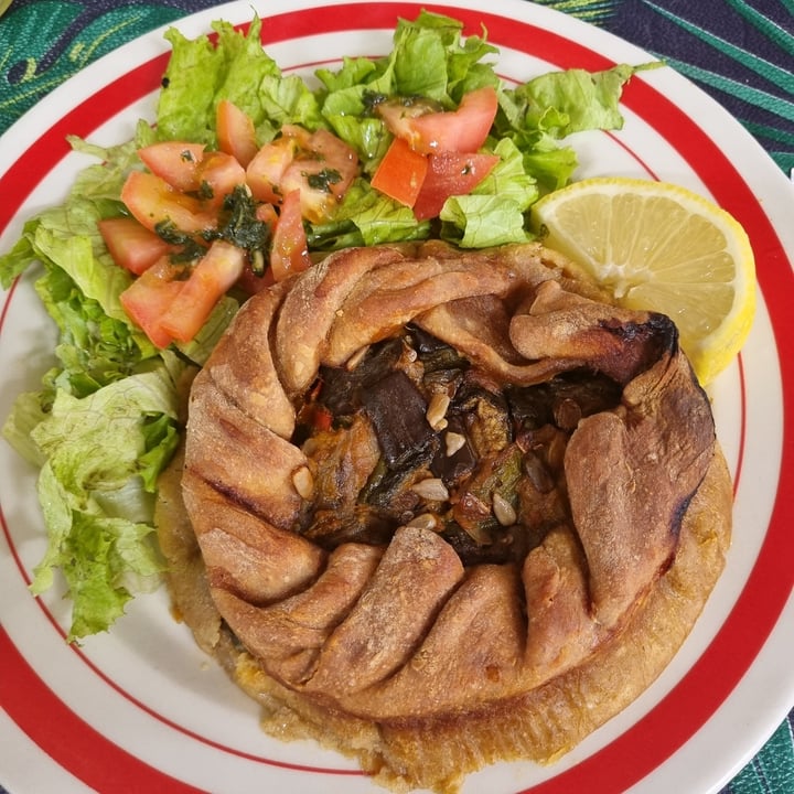 photo of La Vegana cantina Tarta De Verduras Con Ensalada shared by @veroflagitonte on  17 Nov 2023 - review