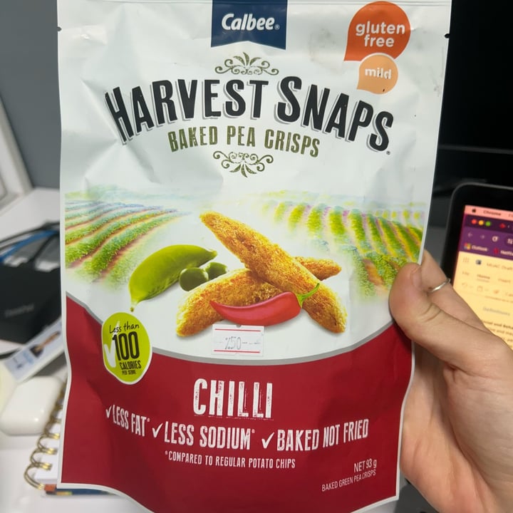 photo of Harvest Snaps Baked Pea Crisps Chilli shared by @tiascaz on  25 Apr 2024 - review