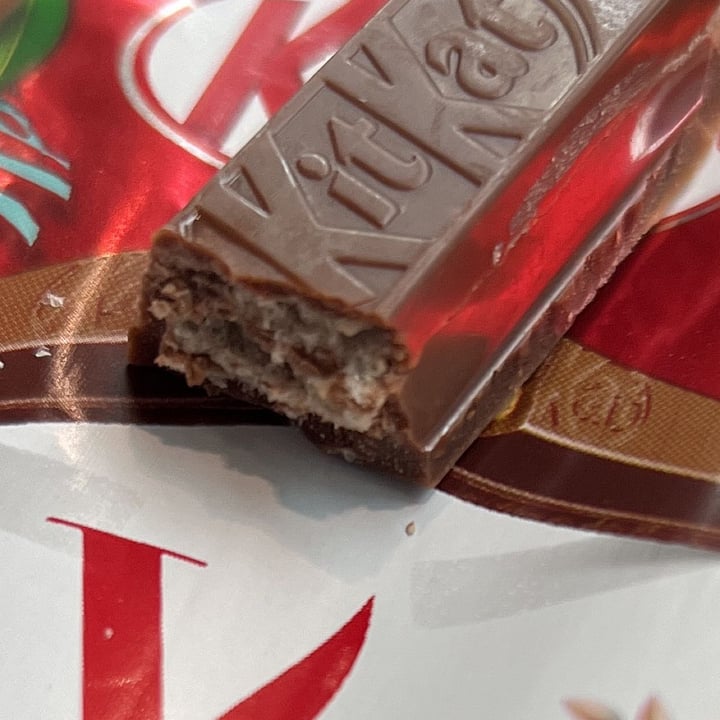 photo of Kitkat Kit Kat Vegan shared by @herbivoracious on  12 Nov 2023 - review
