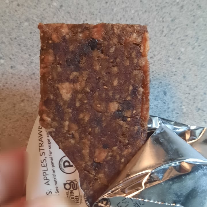 photo of That’s it Apples + strawberries mini bar shared by @anonvegan on  17 Aug 2024 - review