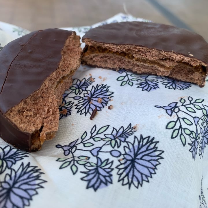 photo of Franks Alimentos sin TACC Alfajor De Chocolate shared by @camilah on  06 Dec 2024 - review