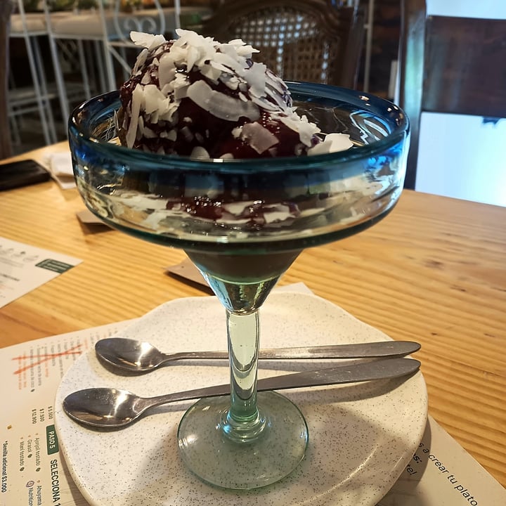 photo of iOm Cocina Plant-Based Sundae shared by @ndmuse on  10 Oct 2025 - review