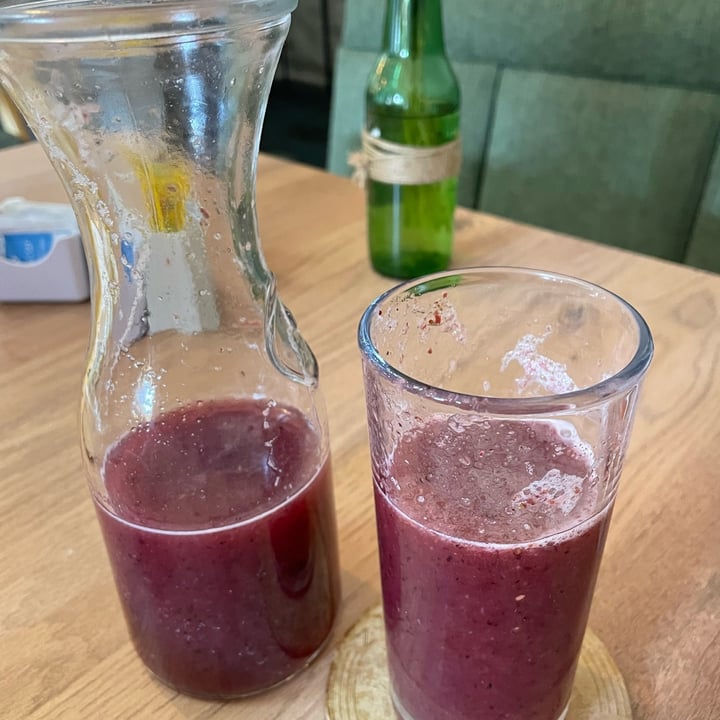 photo of Zona Veggie Restaurante Agua de frutos rojos shared by @eatyourgreens on  12 Sep 2023 - review