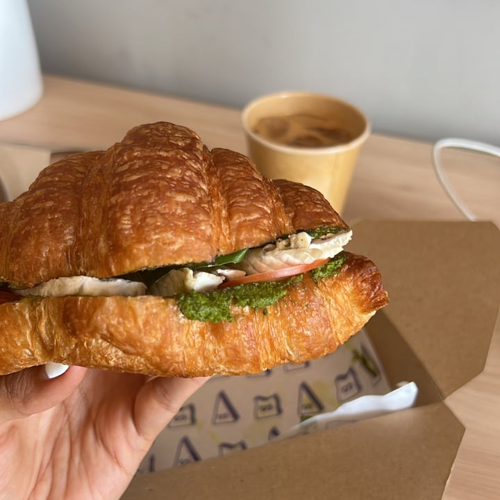 photo of Secret Spot Canggu Vegan Croissant With Pesto And Cheeze shared by @crueltyfreetan on  04 Dec 2023 - review