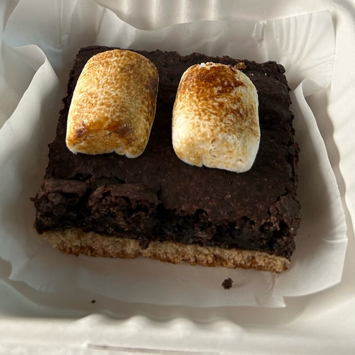 photo of I Quit - Café & Bakery Brownie S'mores shared by @zullybee on  03 Sep 2023 - review