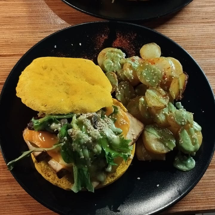 photo of LA CAMELIA VEGAN BAR Pita de tofu shared by @josuune on  17 Sep 2024 - review