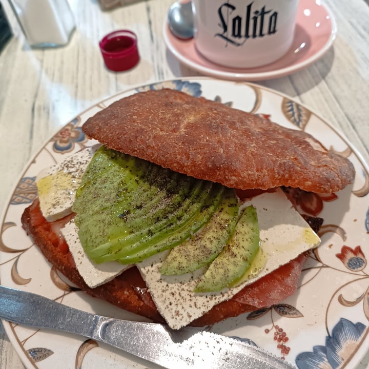 photo of Lalita Café tostada de foccacia : vegan tapa shared by @andreavegallardo on  25 Mar 2024 - review