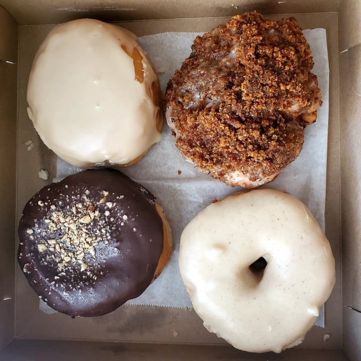 photo of Bloomer's Burlington Canadian Maple Donut shared by @whatacuriousnotion on  14 Mar 2025 - review