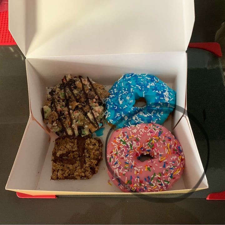 photo of Mmm Donuts • Café & Bakery Strawberry Dip Donut shared by @louisg on  20 Feb 2024 - review