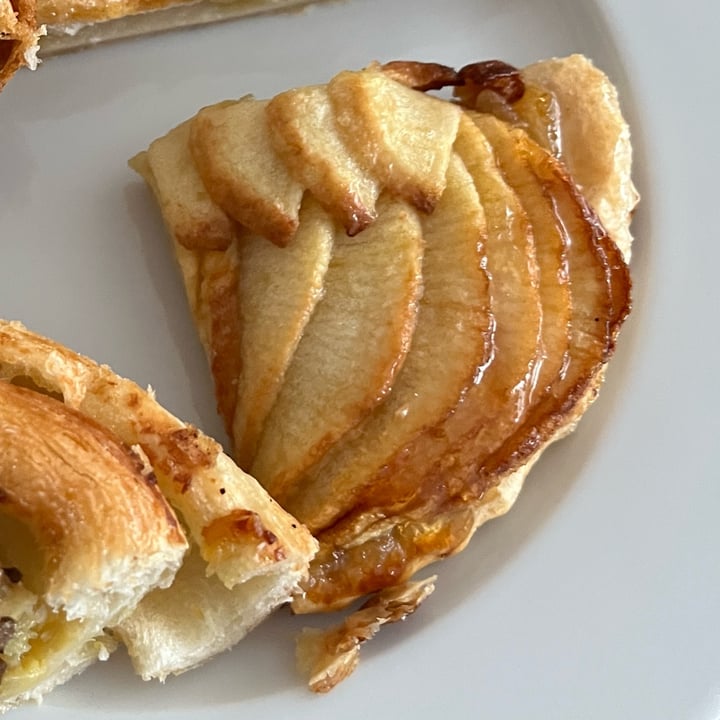 photo of Land&Monkeys Tarte Fine Aux Pommes shared by @alistar on  24 Dec 2023 - review
