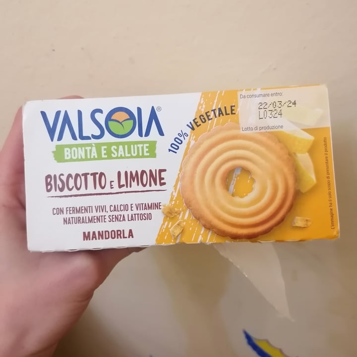 photo of Valsoia yogurt biscotto e limone shared by @asiagaleotti on  23 Feb 2024 - review