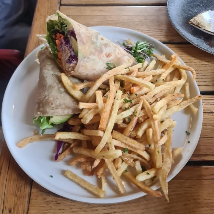 photo of Fresh Earth Food Store Chickpea Avo Wrap shared by @udeshs on  28 Apr 2024 - review