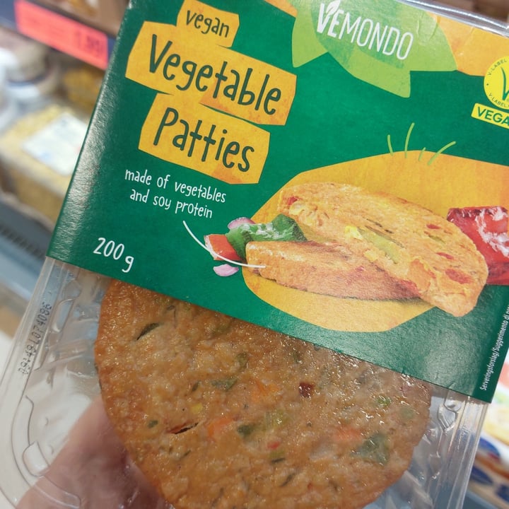 photo of Vemondo vegan vegetable patties shared by @claireinblue on  17 Apr 2024 - review