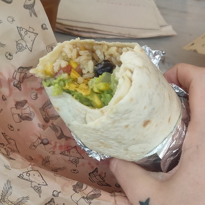 photo of Tierra Burrito Bar Burrito Personalizado shared by @maryveganaperdy on  29 Jun 2024 - review