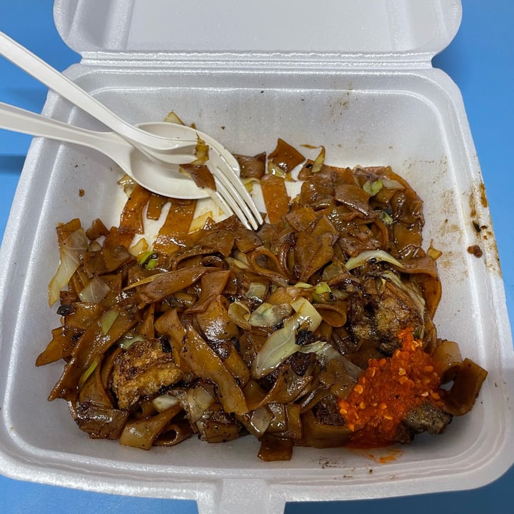 photo of Golden Mile Food Centre Kway Teow Goreng (Veganised) shared by @vishakha on  13 Mar 2024 - review