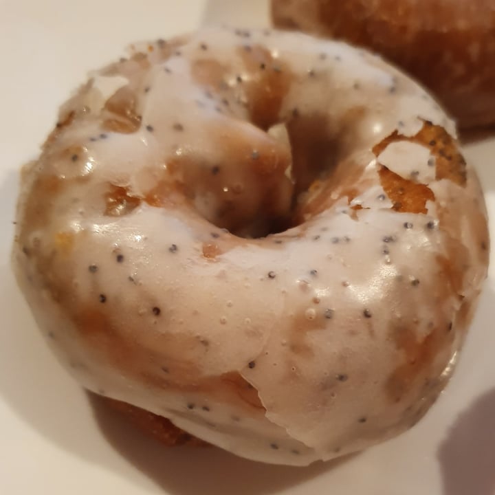 photo of Rainbow Donuts Vegan Lemon Poppy Seed Donut shared by @paniwilson on  20 Oct 2024 - review