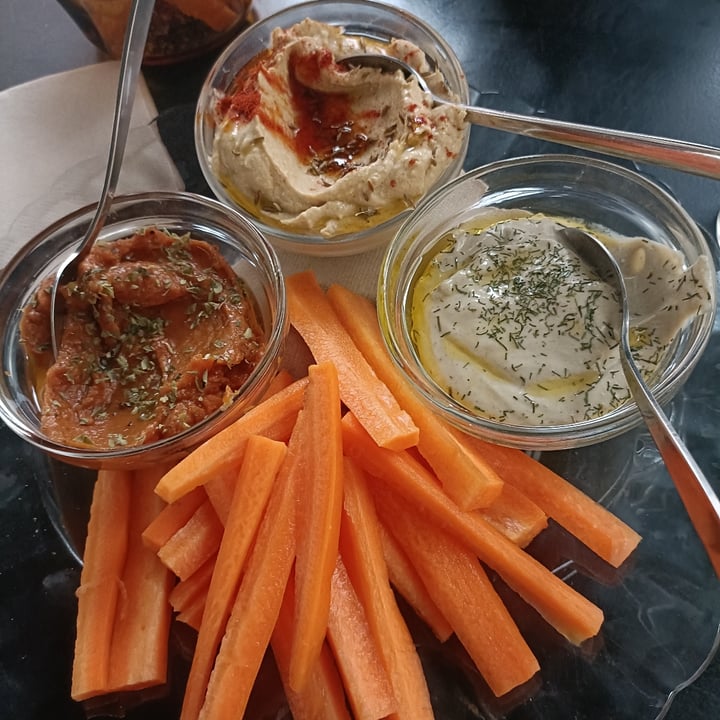 photo of LA CAMELIA VEGAN BAR Mix de untables shared by @aribes on  22 Aug 2025 - review