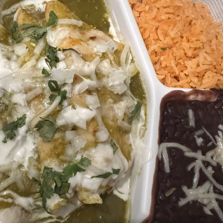 photo of El Cantaro Vegan Taqueria Chicken Enchiladas shared by @chefchrissy68 on  08 Sep 2023 - review