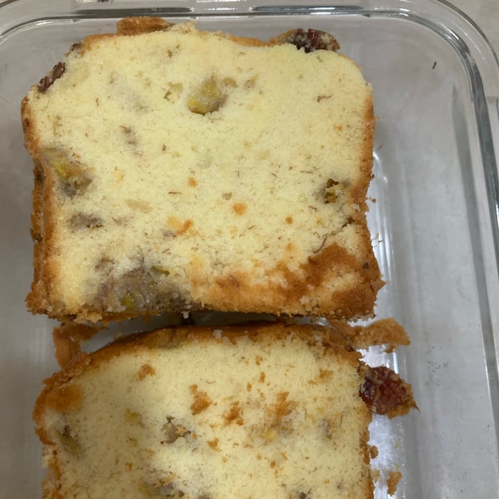 photo of M Bakery Walnut Banana Pound Cake shared by @cheddarhamster on  26 Oct 2023 - review