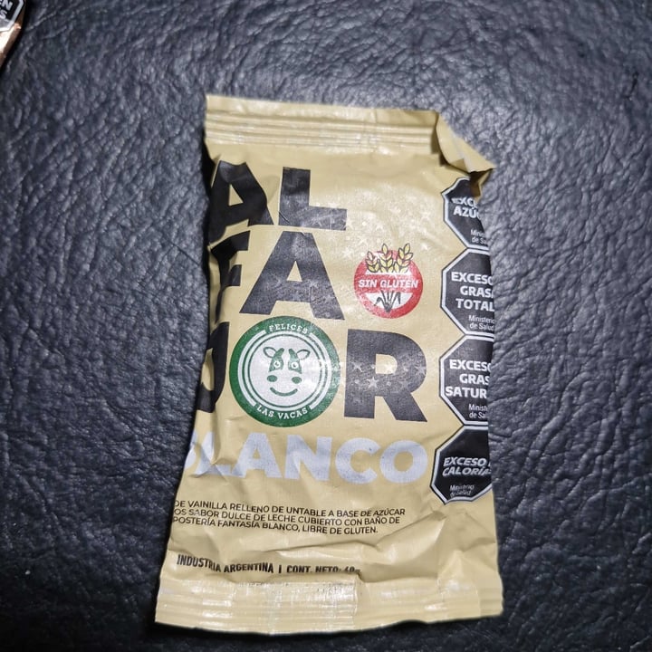 photo of Felices Las Vacas alfajor de chocolate blanco shared by @yazalmonacid on  01 Sep 2024 - review
