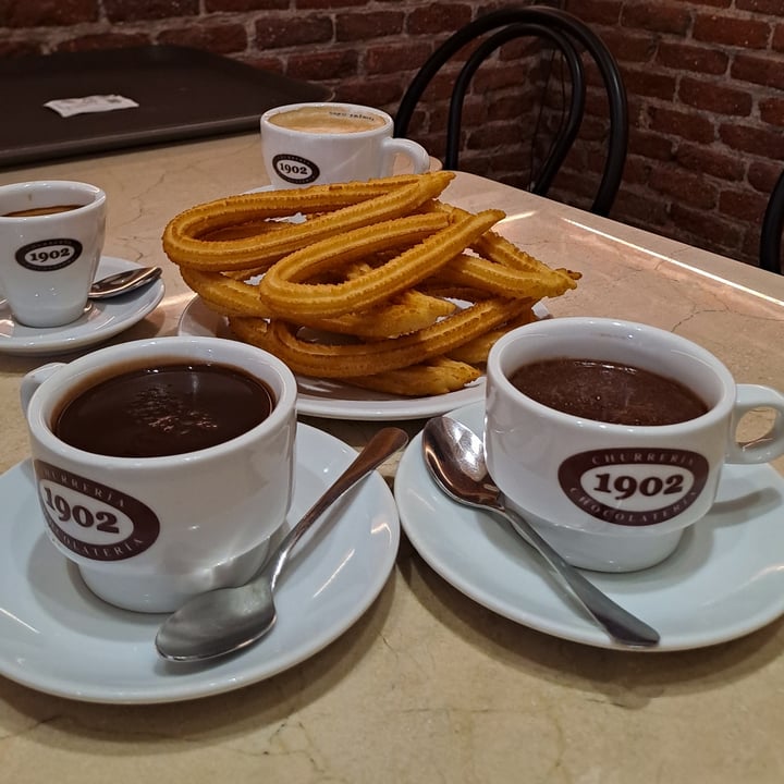 photo of Chocolatería 1902 Churros con Chocolate Vegano shared by @alechampe on  19 Sep 2025 - review
