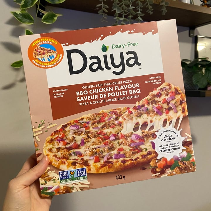 photo of Daiya Gluten Free Thin Crust Pizza BBQ Chicken Flavour shared by @veggie-meg on  21 Jan 2025 - review