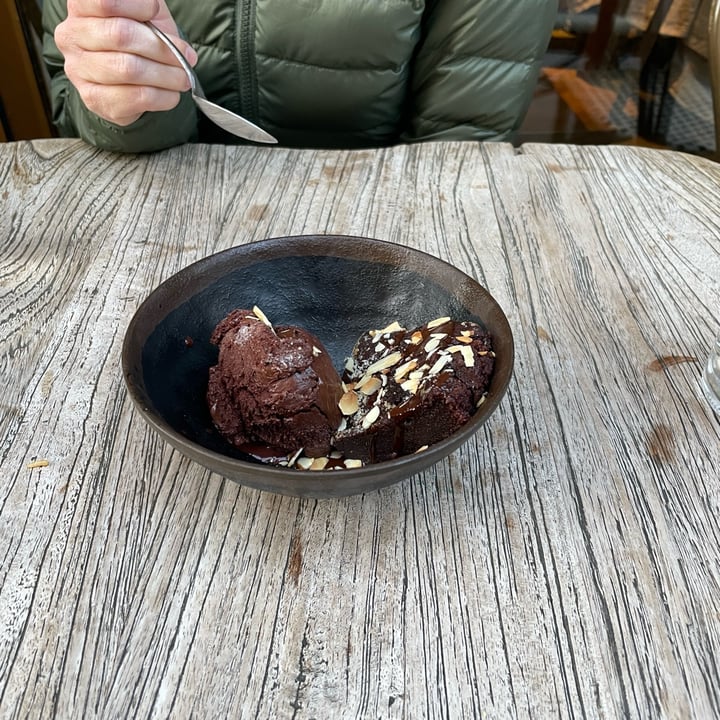 photo of Le Grenier de Notre-Dame Brownie vegan sans gluten shared by @trentmorton on  06 Apr 2025 - review
