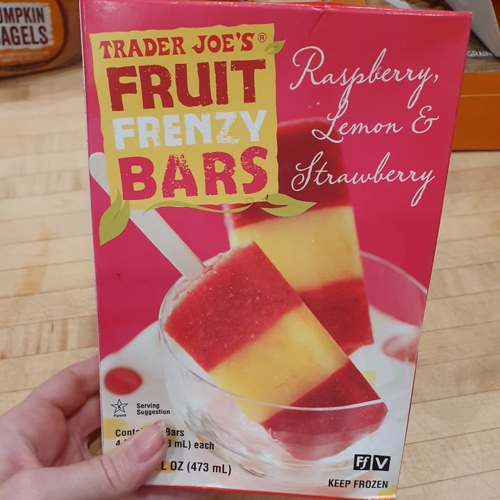 photo of Trader Joe's Fruit frenzy bars shared by @anistavrou on  16 Oct 2023 - review