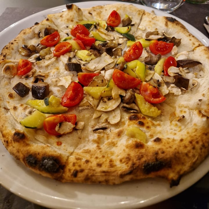 photo of La Nicchia Pizza vegetariana shared by @ugomau on  29 Aug 2023 - review