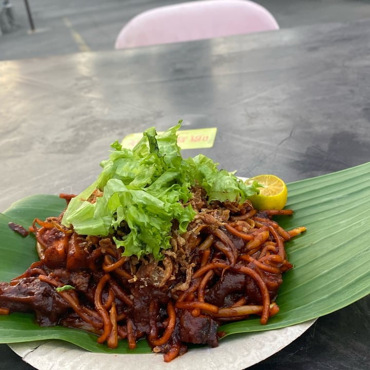 photo of Gurney Drive Hawker Centre mee goreng shared by @theveganduck on  31 Jul 2024 - review