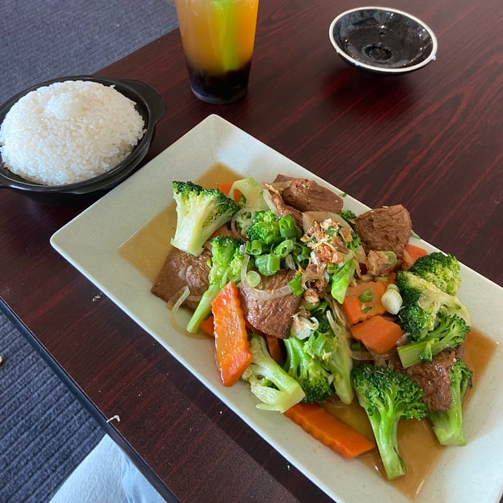 photo of Thanh Luong Vegetarian Vegan Beef & Broccoli shared by @earthlingab on  02 Mar 2025 - review