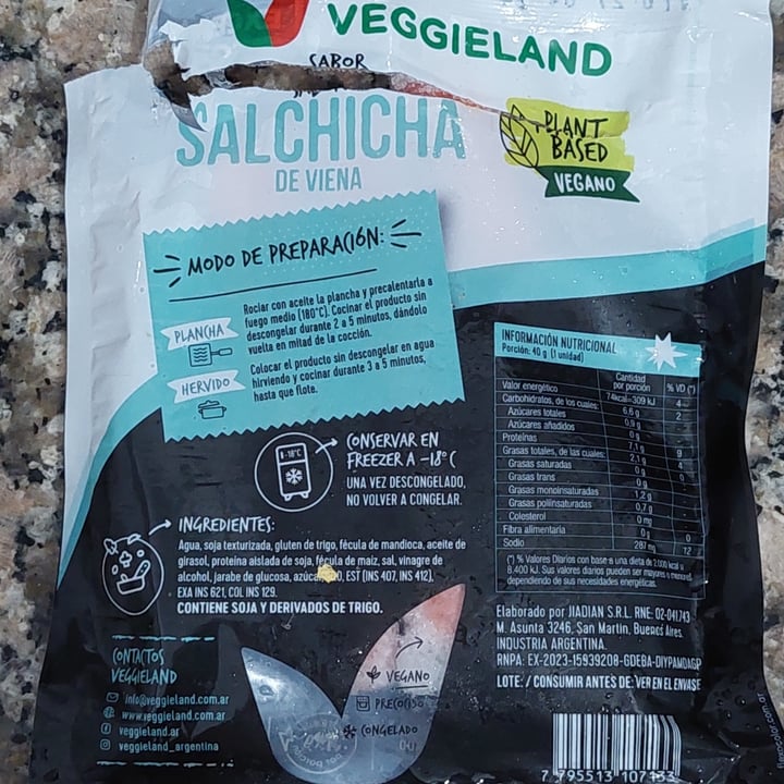 photo of Veggieland salchicha viena shared by @carolinapan on  06 Mar 2024 - review