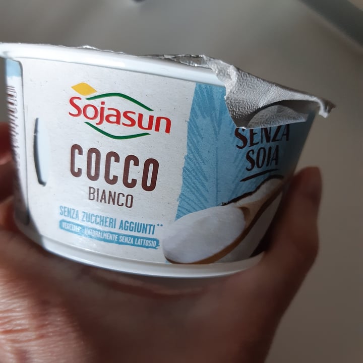 photo of Sojasun yogurt a base di cocco senza soia shared by @laetitia16 on  25 Apr 2024 - review