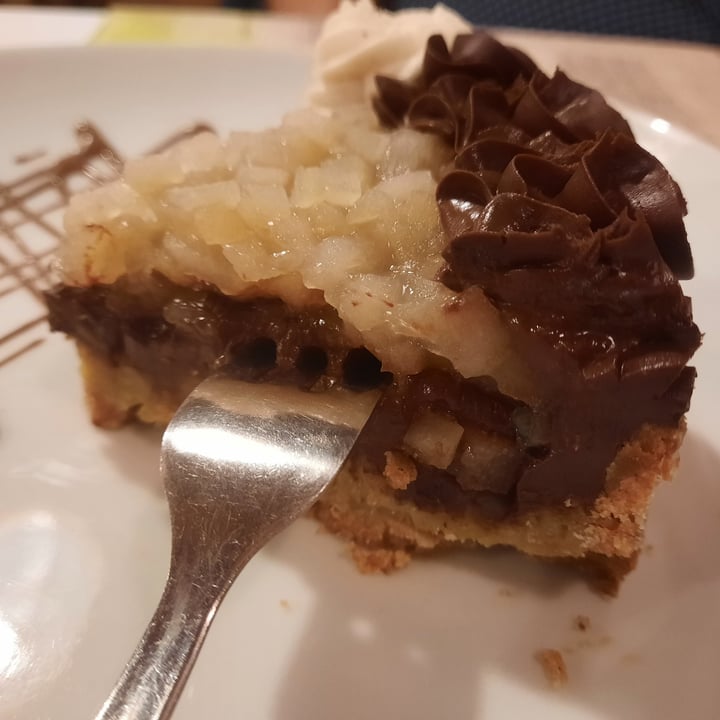 photo of Ristorante Vegano Biologico La Lanterna Torta Frangipane Multistrato Cioccolato E Pere shared by @silviietta on  06 Dec 2023 - review