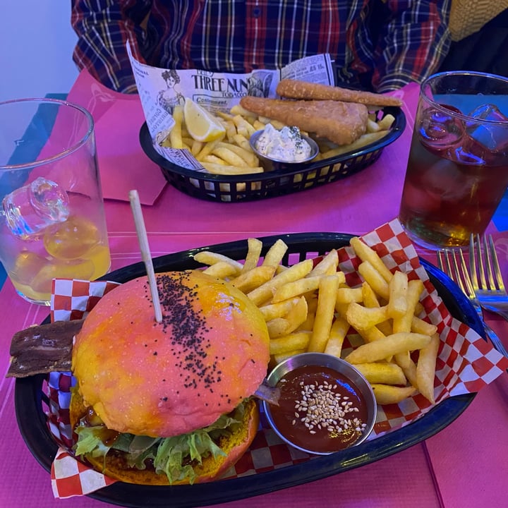 photo of Freedom Cakes American Cheeseburguer shared by @quinn06 on  29 Dec 2023 - review