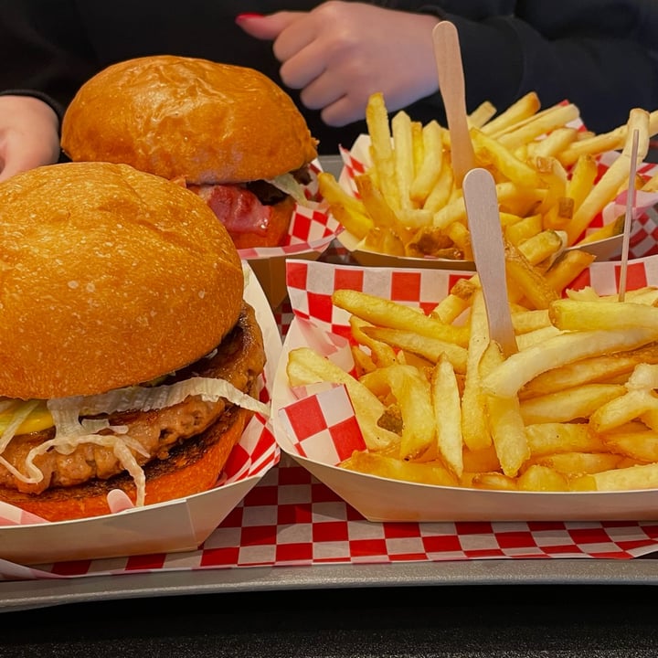 photo of Lola Miller - Easy Diner Smokey Burger shared by @nebbia on  09 Feb 2024 - review