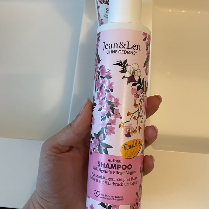 photo of Jean&Len Repair Shampoo Kokos & Macadamia shared by @ludotomasi on  26 Jun 2024 - review