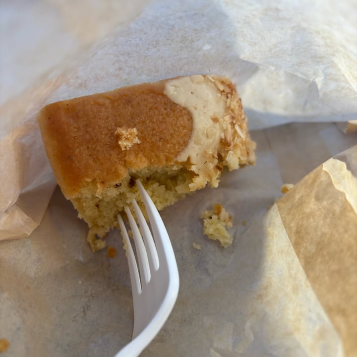 photo of Maciel's Plant-Based Butcher & Deli coconut passionfruit cake shared by @esmevegana on  17 Aug 2025 - review