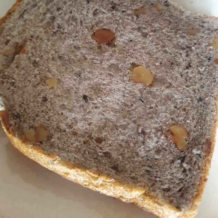 photo of I jy sheng Black Sesame Walnut Loaf shared by @mushroomtarian on  22 Apr 2024 - review